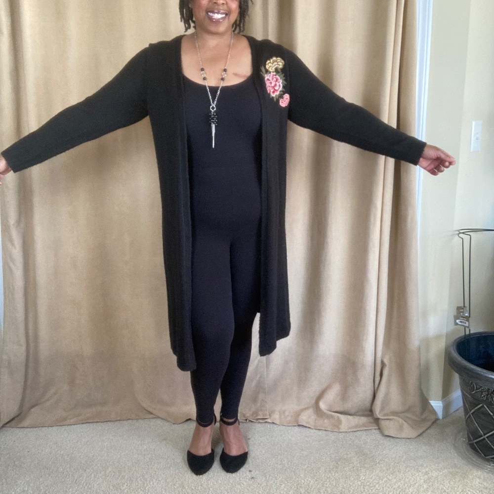 Torrid Embroidered Floral Flower Long Cardigan Size 2 Black